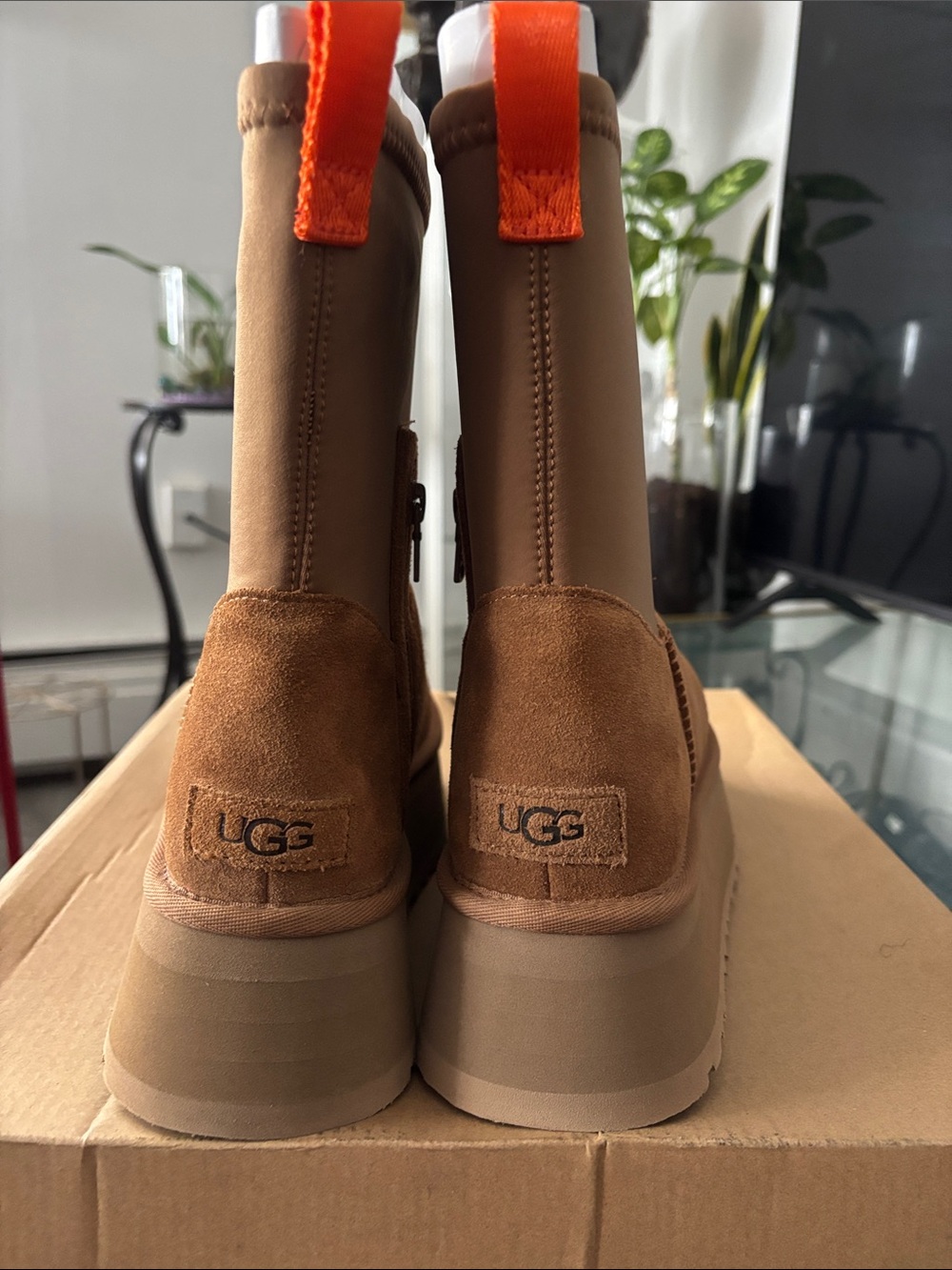 Ugg - Picture 13 of 16